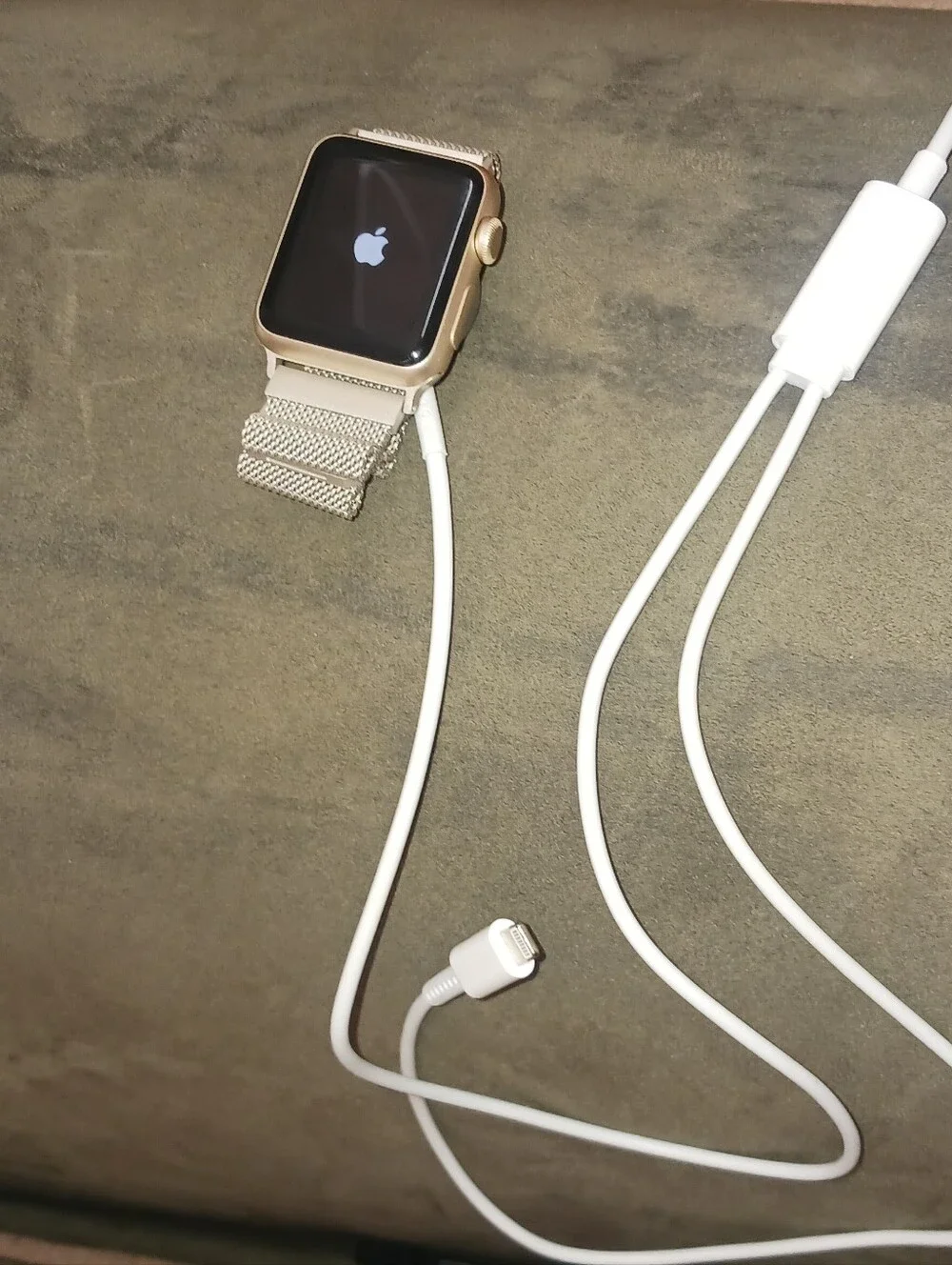 Apple Watch Gold Case with Cream Milanese Loop
